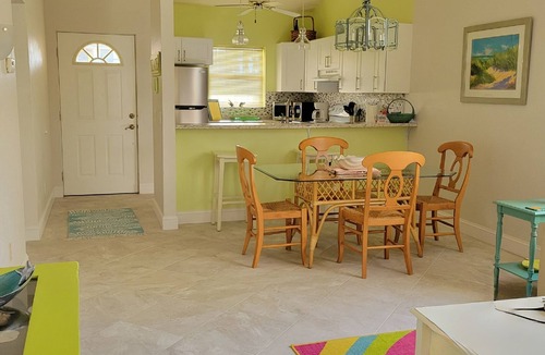 Mid Island House | Beautiful 2 bdr/2 bath townhome; dog friendly; 5 minute walk to the beach