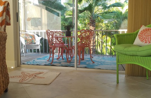 Mid Island House | Beautiful 2 bdr/2 bath townhome; dog friendly; 5 minute walk to the beach