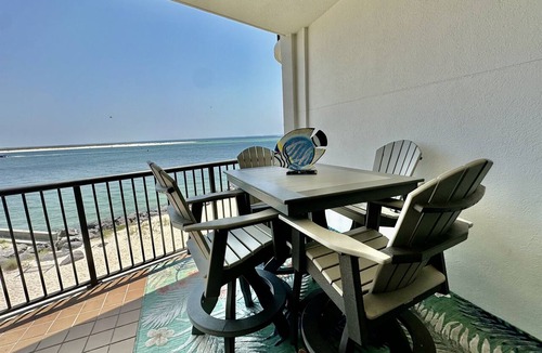 Orange Beach Condo | Beautiful 2nd Floor Condo located on the Beach with Views of The Pass