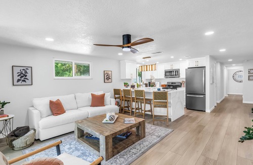 Alta Vista House | Beautiful 3-bedroom house with heated pool and e-bikes near Siesta Key beach