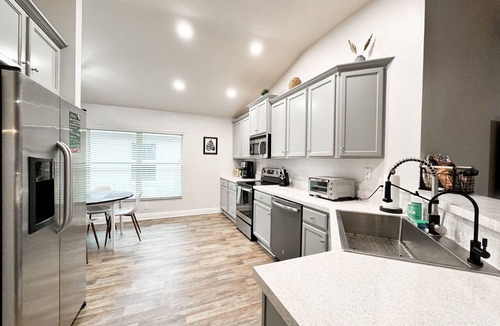 Balm House | Beautiful 4-bedroom house with AC in Wimauma
