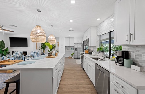 South Venice House | Beautiful 4 bedroom vacation house- large, heated pool- beautiful beaches nearby
