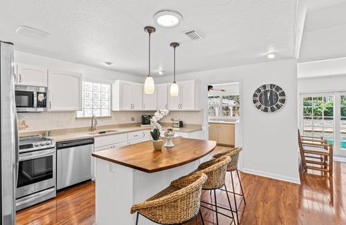Melbourne Beach House | Beautiful Beachside Home – Backyard Oasis W/Fire Pit, BBQ Grills, & Pool!