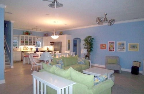 Villa Primera House | Beautiful 'Bella Blue' Heated Pool, Elevator & Best Location