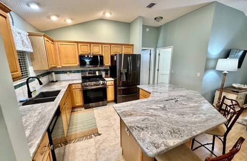 Liberty Park House | Beautiful Bungalow - 3/2 w/Golf Cart in The Village of Liberty Park SMALL DOG Accepted - Max 1x 20-25lbs