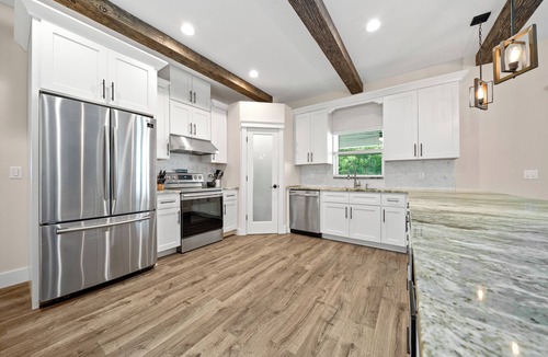 Spring Hill House | Beautiful Custom Home - only 3 Minutes to Weeki Wachee Springs & Hospital