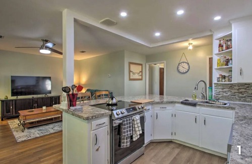 East Hill House | Beautiful East Hill 3bdr 2bath , PET FRIENDLY, 5 min to Pensacola beach