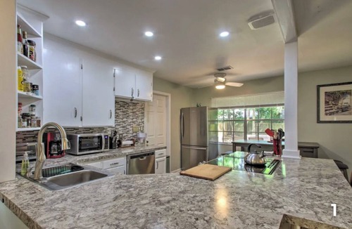 East Hill House | Beautiful East Hill 3bdr 2bath , PET FRIENDLY, 5 min to Pensacola beach
