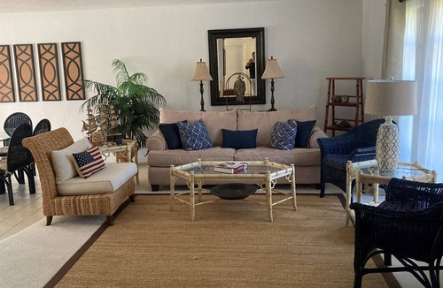 Park Shore House | Beautiful Home /Pool/ Walk to Private Beach/ Venetian Village