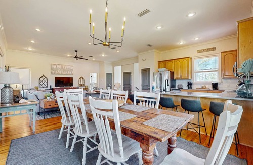 Plantation House | Beautiful home near the beach with community pool, gym, tennis