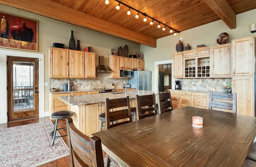 Cullman House | Beautiful Lake House with Breathtaking Views all Year!