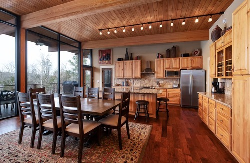 Cullman House | Beautiful Lake House with Breathtaking Views all Year!