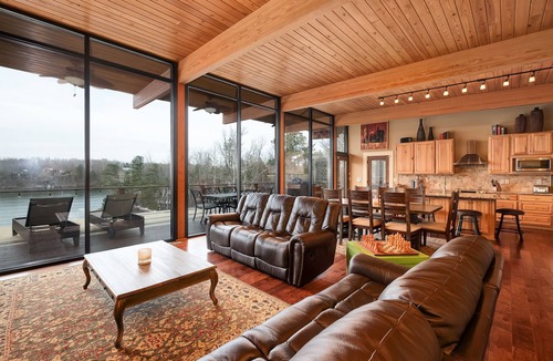 Cullman House | Beautiful Lake House with Breathtaking Views all Year!