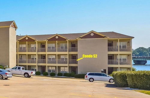 Alexander City Condo | Beautiful Lake Views