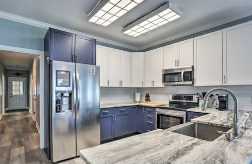 Wilsonville House | Beautiful Lay Lake Retreat for Large Families.