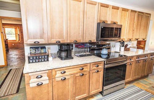 Boys Ranch House | Beautiful Log Home 5mi from Suwanee Music Park!