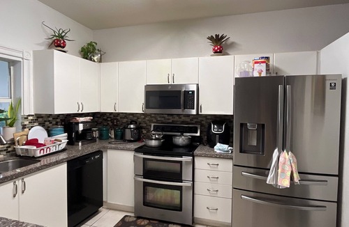 Tamiami House | Beautiful one bedroom and one bath inside a family home Very nice for students