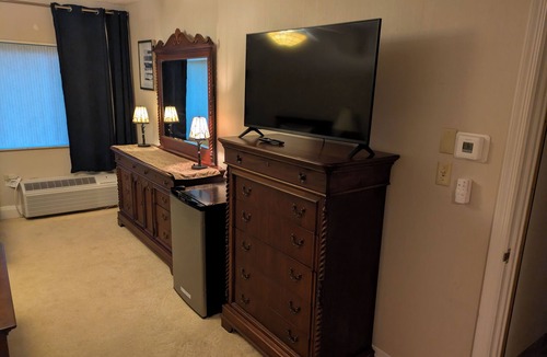 Palm Harbor Condo | Beautiful One room condo with AC in charming Innisbrook Resort