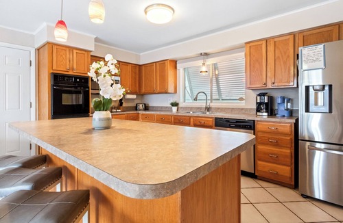 Venetian Way House | Beautiful Riverfront House — Screened Lanai, Pool, Private Dock & Pet‑Friendly! 🌊