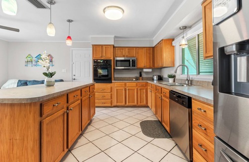 Venetian Way House | Beautiful Riverfront House — Screened Lanai, Pool, Private Dock & Pet‑Friendly! 🌊