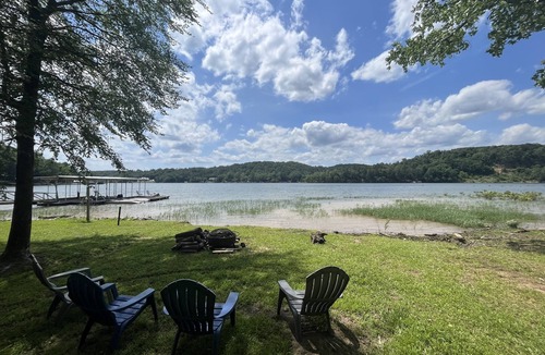 Crane Hill House | Beautiful Smith lake Home on a lazy sloping lot! No Stairs to the water!