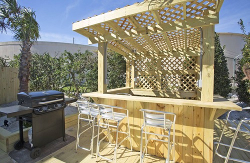 Villa Primera House | Beautiful Sound Front Home w/Private Saltwater Pool, Tiki Bar & Pier!
