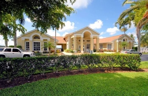 Crown Pointe House | *BEAUTIFUL SUNDRENCHED VILLA WITH PRIVATE POOL AND LAKE VIEWS*