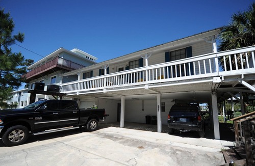 Suwannee House | Beautiful Sunsets-Upstairs Unit.Enjoy The Natural Beauty Of Old Florida