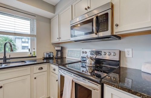 Jacksonville Beach House | Beautiful Townhome 2 Blocks from the beach with beach cruisers!