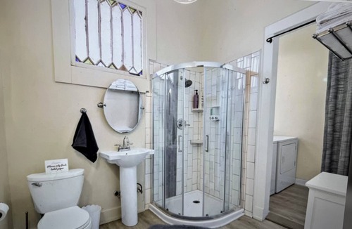 West Riverside Apartment | Beautiful upstairs apartment for rent monthly near Audubon park