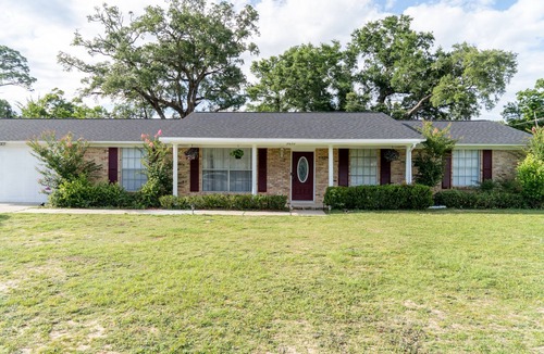 Northeast Pensacola House | Beautiful vacation Home Near Airport, I10, shopping