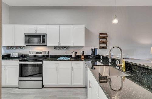 West Kissimmee Condo | Beautifully updated large family condo with King suite - 15 minutes to Disney