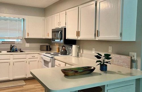 Gainesville House | BeautifulVacation Home, outside Pool, BBQ, Fire Place .fire Pete,Big Yard