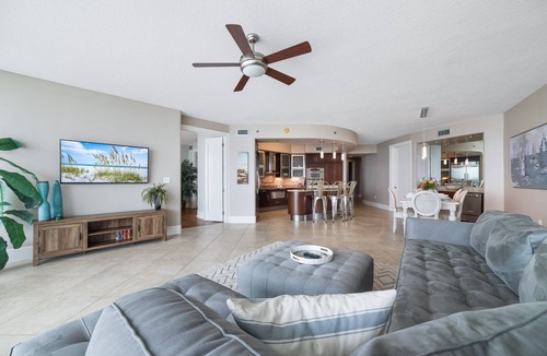 Orange Beach East Condo | Bella Luna 407-Luxury Condo-Sleeps 8-Walk to Flora-Bama-Boaters Heaven-