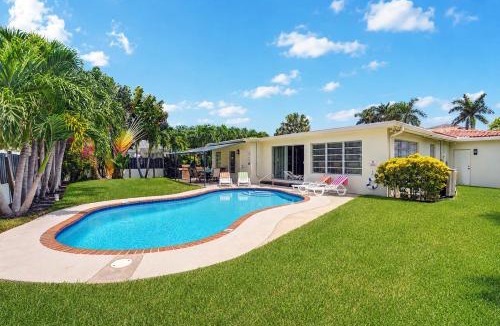 South Lake House | Best Area Spacious 4BR Heated Pool Mins To Beach