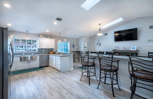 Tarpon Springs House | Best Family Vacation at the Beach or the Pool.