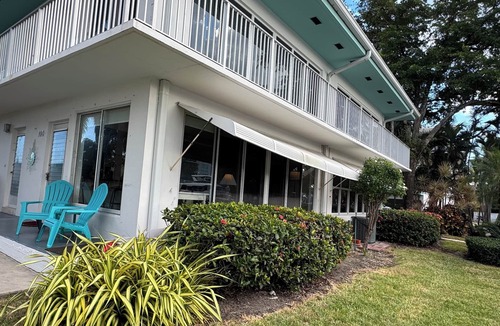 Hendricks and Venice Isles Apartment | Best location in Fort Lauderdale! Waterfront 2-bedroom apartment with AC.