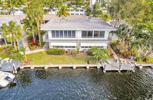 Hendricks and Venice Isles Apartment | Best location in Fort Lauderdale! Waterfront 2-bedroom apartment with AC.