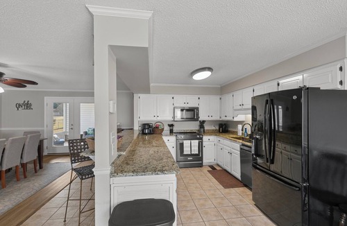 Shorterville House | BIG WATER views in Abbeville: 3BR, Master Ste, Hot Tub, Ice Machine, Beach Area