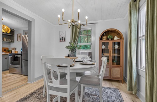 South Pensacola Cottage | Birchwood Hollow. Elevated Cottage Near Downtown