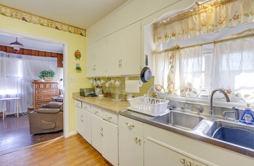 Shannon House | Birmingham Home w/Yard ~ 7 Mi to Downtown!