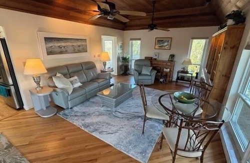 Gulf Pines House | Black Skimmer Home | Relaxing Sanibel Escape, Walk to Beach