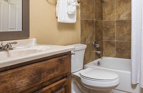 Ellinor Heights House | BLOCK Casa Del Mar - 1br