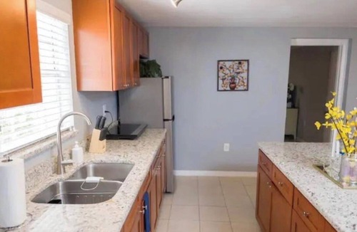 Pinecrest West Park Apartment | Blue Apartment-3 Miles to the Buccaneers Stadium