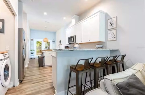Pleasant Street House | Blue Bungalow · Sleeps 10 · Games & Firepit · UF