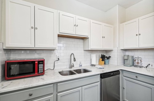 Bunkers Cove House | Blue Cove Retreat - 3 Bedroom w/Private Pool. Sleeps 6. Quiet Community, Close to Fishing Marinas.