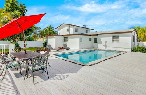Hialeah House | Blue Haven - Hialeah | 5 Bdr., Priv. Pool, Near Airport!