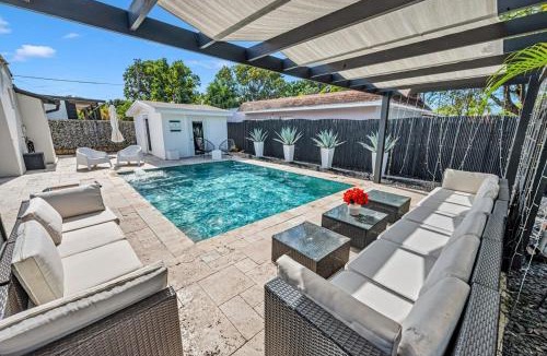 Coral Way House | Blue Heaven Poolside Retreat Brickell Sleeps 13