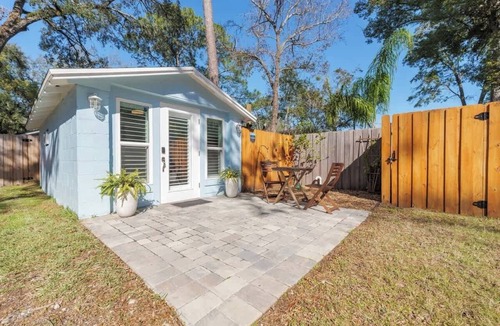 Avondale Apartment | Blue Palm Cottage - Team Joseph Ellen