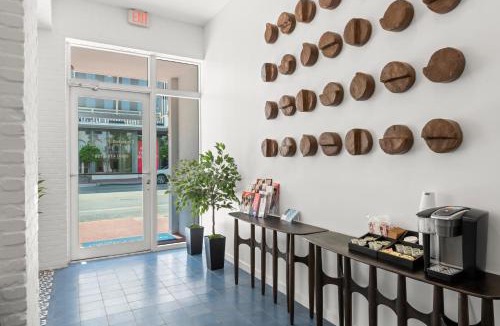 West Avenue Hotel | Bluebird Suites at The Apex Miami